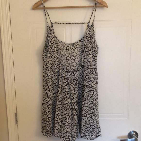 ADORABLE floral sundress - Picture 2 of 2